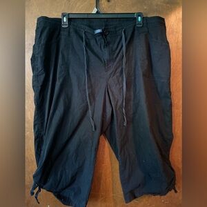 26w Faded Glory Black Capri Pants
